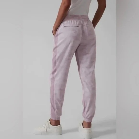 ATHLETA Brooklyn Lined Camo Joggers Pale Pink Stretch Size 4 T - Picture 2 of 5